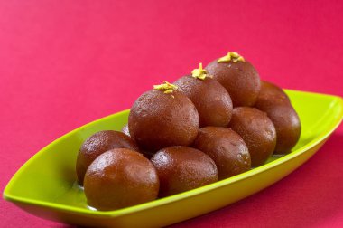 Gulab Jamun. Hint Tatlısı ya da Tatlı Tabak.