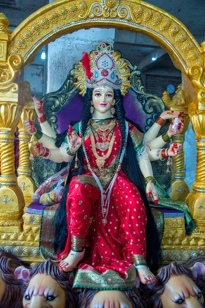 Індуїстська богиня Дурґа. Богиня Дурґа Ідолс у майстерні художника для фестивалю Дурґа.. — стокове фото
