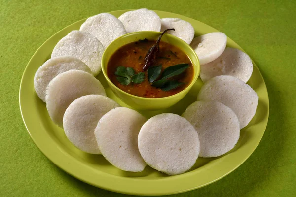 Idli Sambar Bowl Green Background Indian Dish South Indian Favourite — Stock Photo, Image