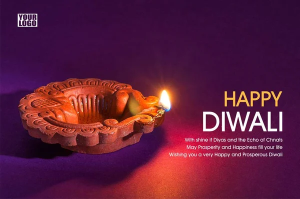 Design de cartões de felicitações: lâmpadas Clay diya acesas durante a celebração Diwali. Indian Hindu Light Festival chamado Diwali — Fotografia de Stock