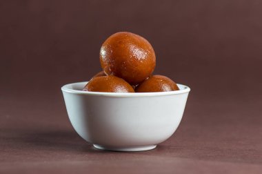 Gulab Jamun, Hint Tatlısı veya Tatlı Tabak.