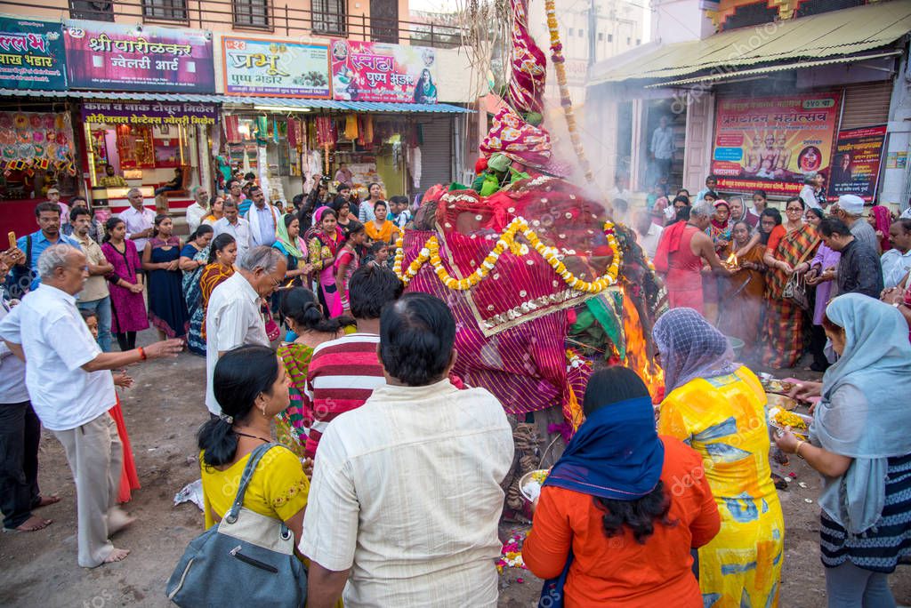 AMRAVATI, MAHARASHTRA, INDIA, MARZO 1 de marzo de 2018 personas no