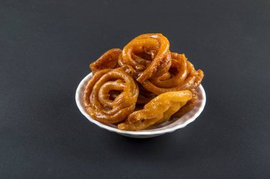 Hint tatlıları: Jalebi, Hint tatlıları jalebi veya imarti.