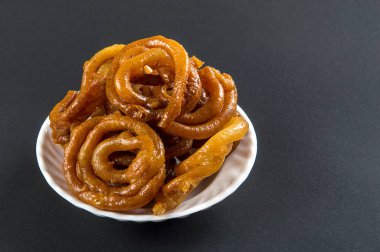 Hint tatlıları: Jalebi, Hint tatlıları jalebi veya imarti.