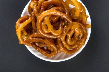 Hint tatlıları: Jalebi, Hint tatlıları jalebi veya imarti.