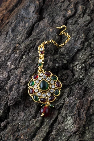 漂亮的豪华Tika 印度传统珠宝 — 图库照片