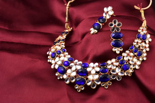 Indyjska Tradycyjna Biżuteria Naszyjnik Kolczykami — Zdjęcie stockowe