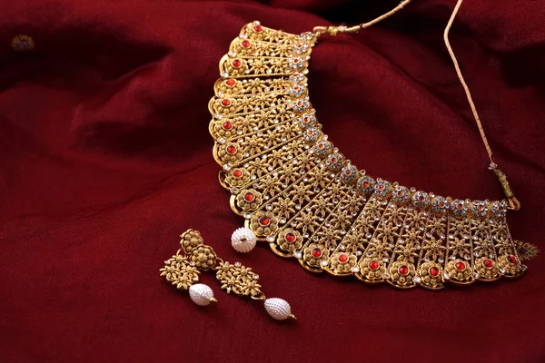Indyjska Tradycyjna Biżuteria Naszyjnik Kolczykami — Zdjęcie stockowe