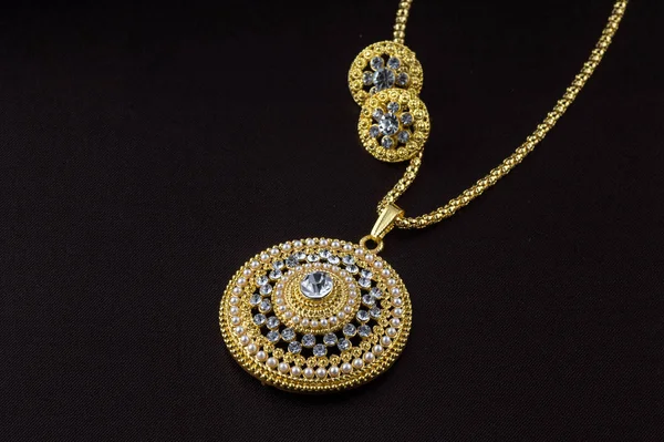 Hint Geleneksel Mücevherleri Küpeli Kolye — Stok fotoğraf