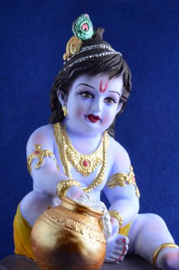 Mavi arka planda Hindu tanrısı Krishna
