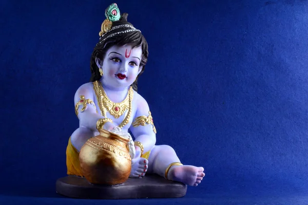 蓝色背景的印度教神克里希纳 — 图库照片