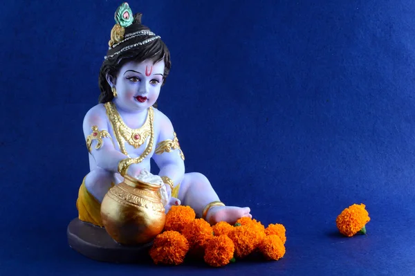 Hindu Deus Krishna em fundo azul — Fotografia de Stock