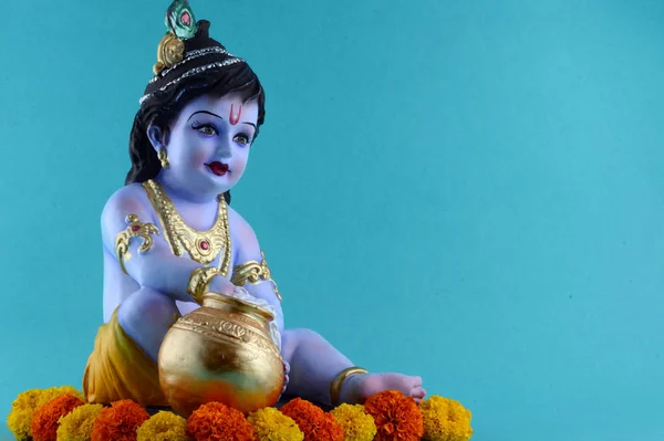 Dio indù Krishna su sfondo blu — Foto Stock