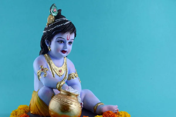 Mavi arka planda Hindu tanrısı Krishna — Stok fotoğraf