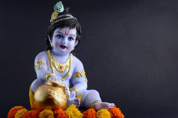 Hindu-Gott Krishna auf dunklem Hintergrund — Stockfoto
