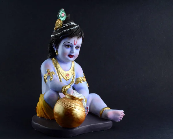 Dieu hindou Krishna sur fond sombre — Photo