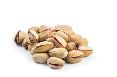 beyaz zemin üzerine Antep fıstığı