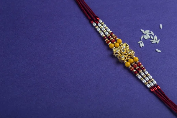 Ракша Фахан фон с элегантным Рахи. Традиционная индийская браслет . — стоковое фото