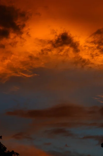 Bel cielo al tramonto con le nuvole. Cielo astratto . — Foto Stock