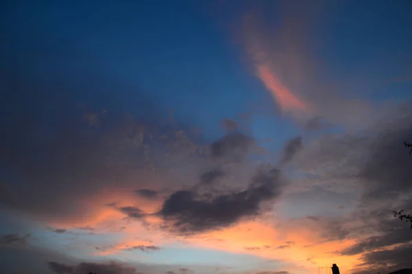 雲と美しい夕日の空。概要空. — ストック写真