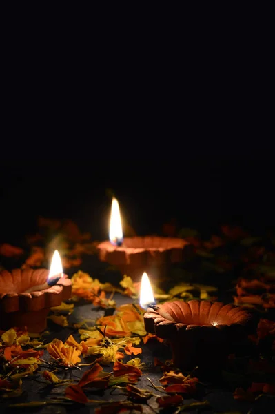 Lámparas Arcilla Diya Encendidas Durante Celebración Diwali Saludos Card Design — Foto de Stock