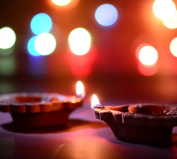 Lámparas Arcilla Diya Encendidas Durante Celebración Diwali Saludos Card Design —  Fotos de Stock