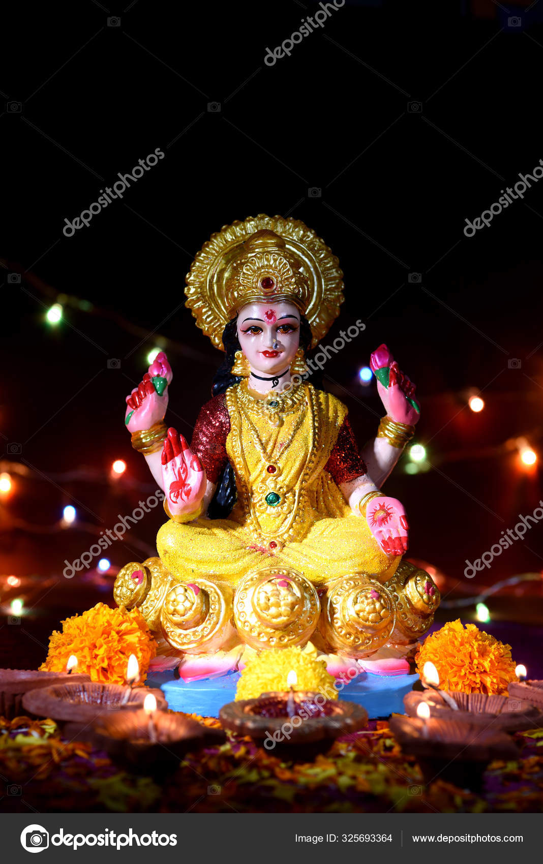 Lakshmi - Deusa hindu, Deusa Lakshmi. Deusa Lakshmi durante — Foto ©  DipakShelare #325693364, image size:1068x1700