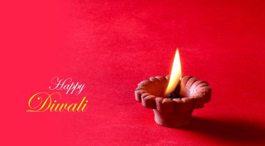 Diwali kutlamaları sırasında Clay diya lambaları yandı. Selamlar Kart Tasarımı Hint Hindu Işık Festivali Diwali