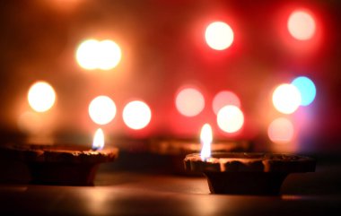 Diwali kutlamaları sırasında Clay diya lambaları yandı. Selamlar Kart Tasarımı Hint Hindu Işık Festivali Diwali