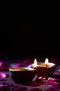 Geleneksel kil diya lambaları diwali kutlaması sırasında yanar