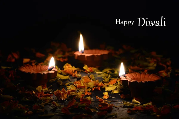 Clay diya lamps lit during Diwali Celebration. Greetings Card Design Indian Hindu Light Festival called Diwali — Stock Photo, Image