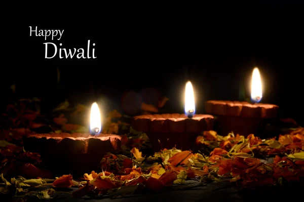 Clay diya lamps lit during Diwali Celebration. Greetings Card Design Indian Hindu Light Festival called Diwali — Stock Photo, Image