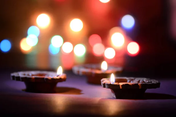 Clay diya lamps lit during Diwali Celebration. Greetings Card Design Indian Hindu Light Festival called Diwali — Stock Photo, Image