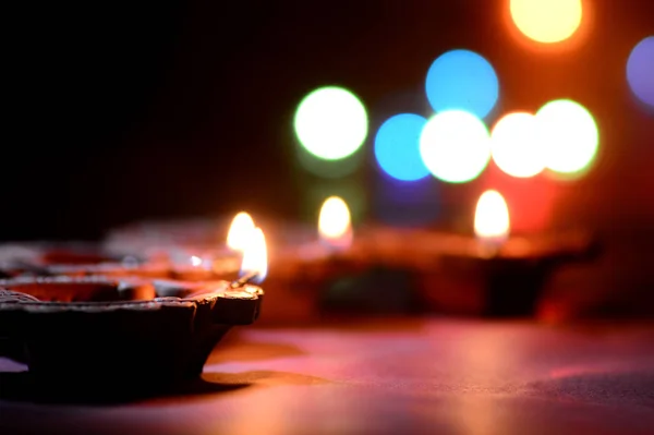 Clay diya lamps lit during Diwali Celebration. Greetings Card Design Indian Hindu Light Festival called Diwali — Stock Photo, Image