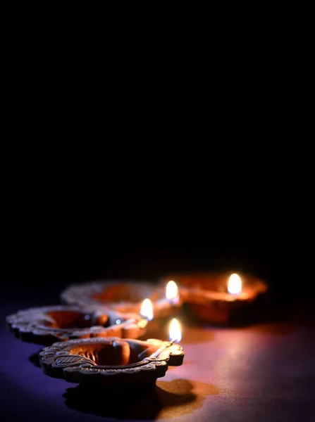 Colorful clay Diya (Lantern) lamps lit during Diwali celebration. Greetings Card Design Indian Hindu Light Festival called Diwali. — 图库照片