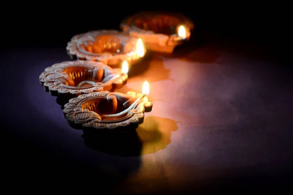 Colorful clay Diya (Lantern) lamps lit during Diwali celebration. Greetings Card Design Indian Hindu Light Festival called Diwali. — ストック写真