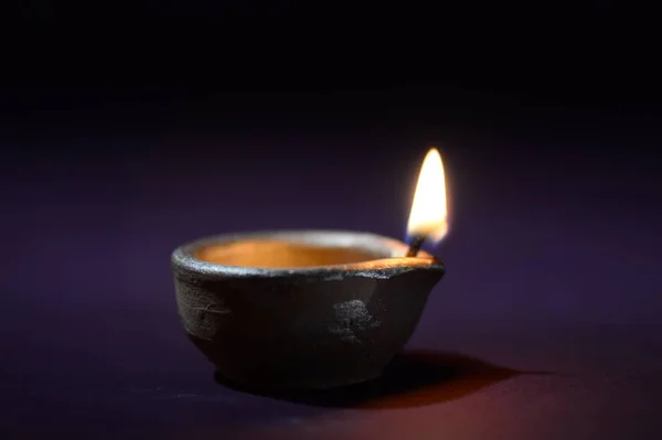 Colorful clay Diya (Lantern) lamps lit during Diwali celebration. Greetings Card Design Indian Hindu Light Festival called Diwali. — ストック写真