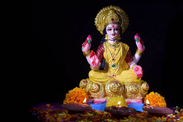 Lakshmi - hinduisk gudinna, gudinnan Lakshmi. Gudinnan Lakshmi under Diwali-firandet. Indiska hinduiska ljusfestivalen Diwali — Stockfoto