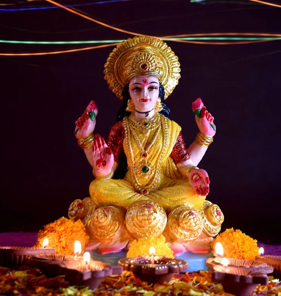Lakshmi - hinduisk gudinna, gudinnan Lakshmi. Gudinnan Lakshmi under Diwali-firandet. Indiska hinduiska ljusfestivalen Diwali — Stockfoto