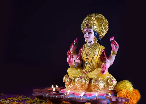 Lakshmi - Diosa hindú, Diosa Lakshmi. Diosa Lakshmi durante la celebración de Diwali. Festival Hindú Indio de Luz llamado Diwali —  Fotos de Stock