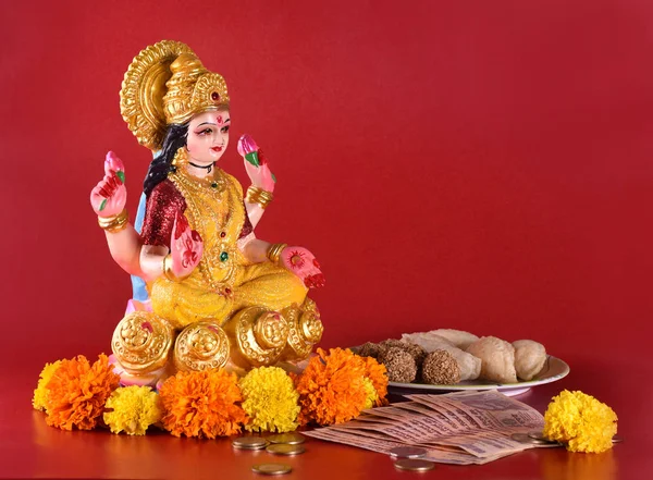 Lakshmi - Hindu goddess ,Goddess Lakshmi. Goddess Lakshmi during Diwali Celebration. Indian Hindu Light Festival called Diwali — Stock Photo, Image