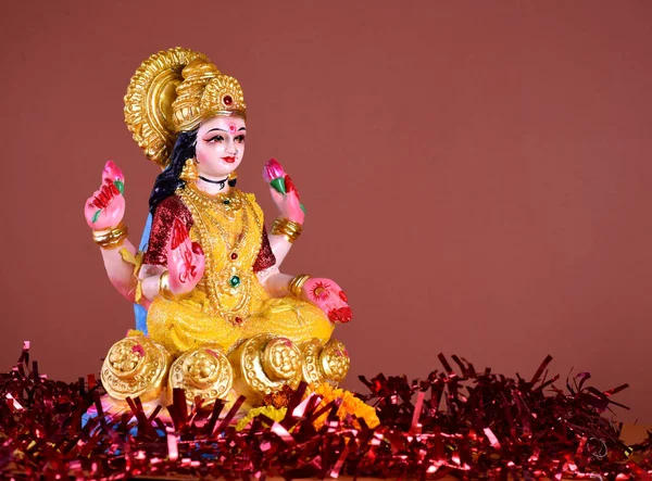 Lakshmi - dea indù, dea Lakshmi. Dea Lakshmi durante la celebrazione del Diwali. Indian Hindu Light Festival chiamato Diwali — Foto Stock