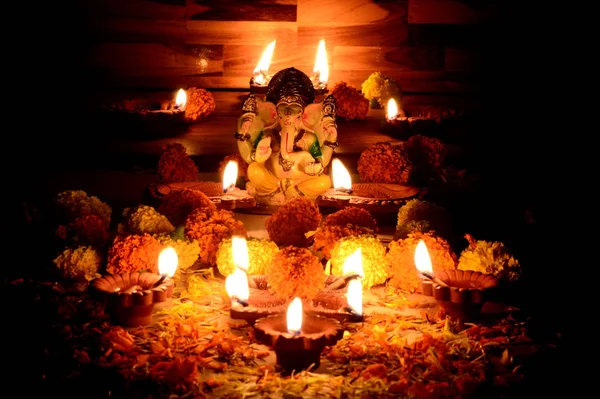 Clay diya lamps lit with Lord Ganesha during Diwali Celebration. Greetings Card Design Indian Hindu Light Festival called Diwali — Stock Photo, Image