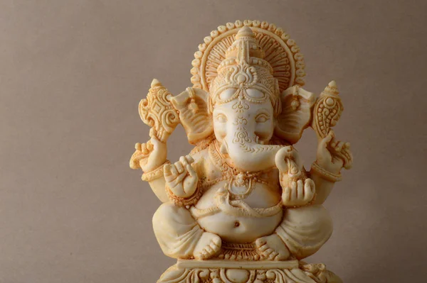 Hindu God Ganesha. Ganesha Idol on background — Stock Photo, Image