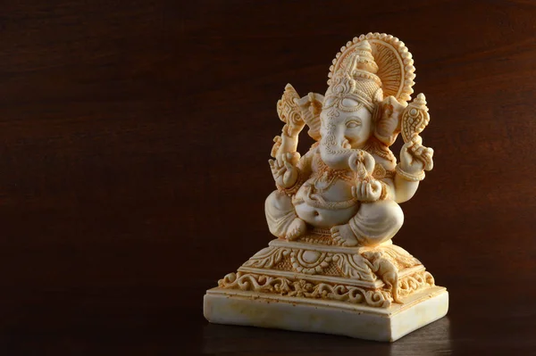 Hindu God Ganesha. Ganesha Idol on brown background — Stock Photo, Image
