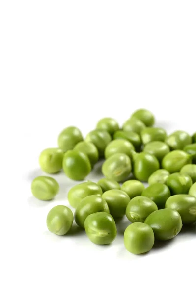 Fresh Green Pea Białym Talerzu Białym Tle — Zdjęcie stockowe