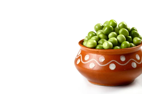 Pois Verts Frais Pot Argile Sur Fond Blanc — Photo