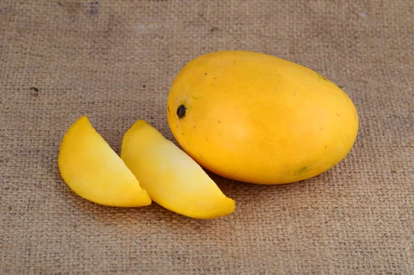 Mango fruit with slice on sack cloth background — Stock Photo, Image