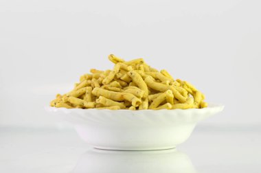 Ratlami Sev: Nohut aperatifler karanfil yumruk ile.