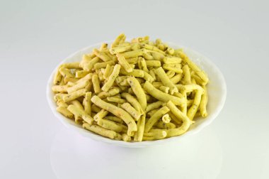 Ratlami Sev: Nohut aperatifler karanfil yumruk ile.